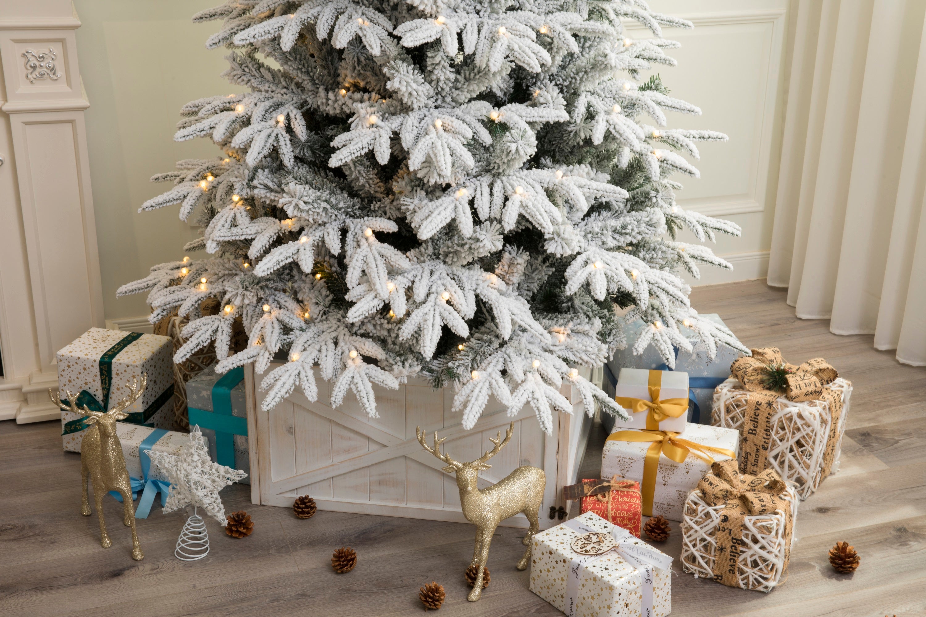 Snowy Forest Spruce Flocked Artificial Christmas Tree Pre-lit