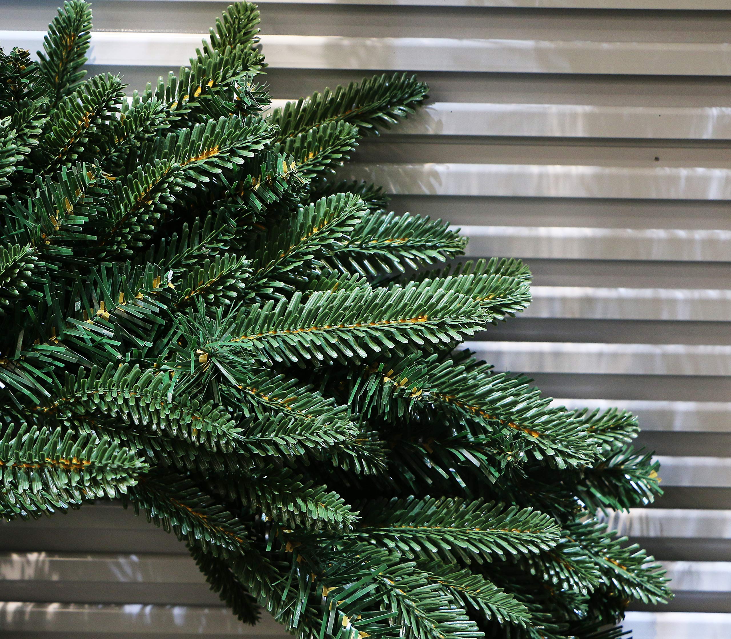 HOLIDAY STUFF 20'' Realistic Fraser Fir Christmas Wreath
