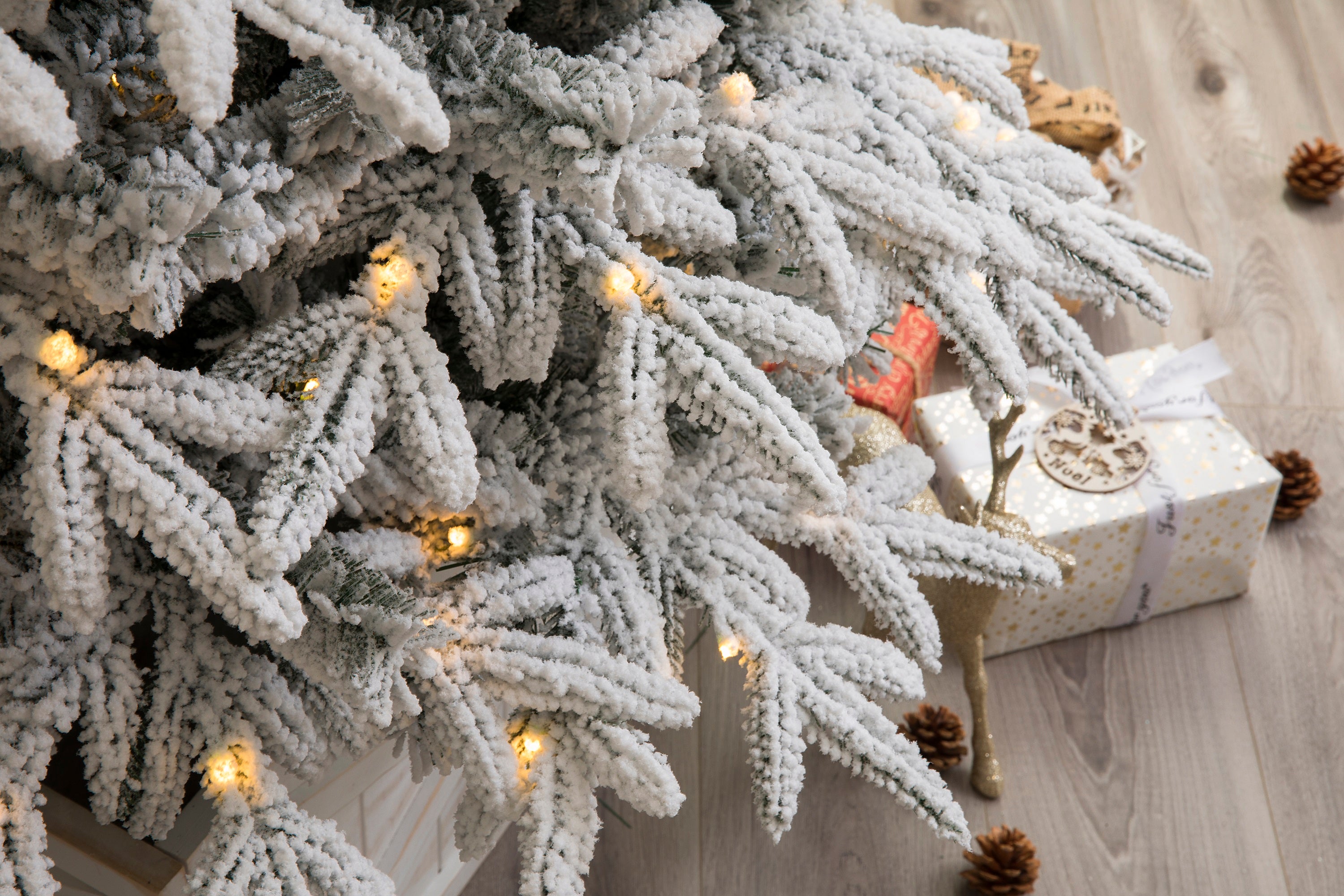 Snowy Forest Spruce Flocked Artificial Christmas Tree Pre-lit