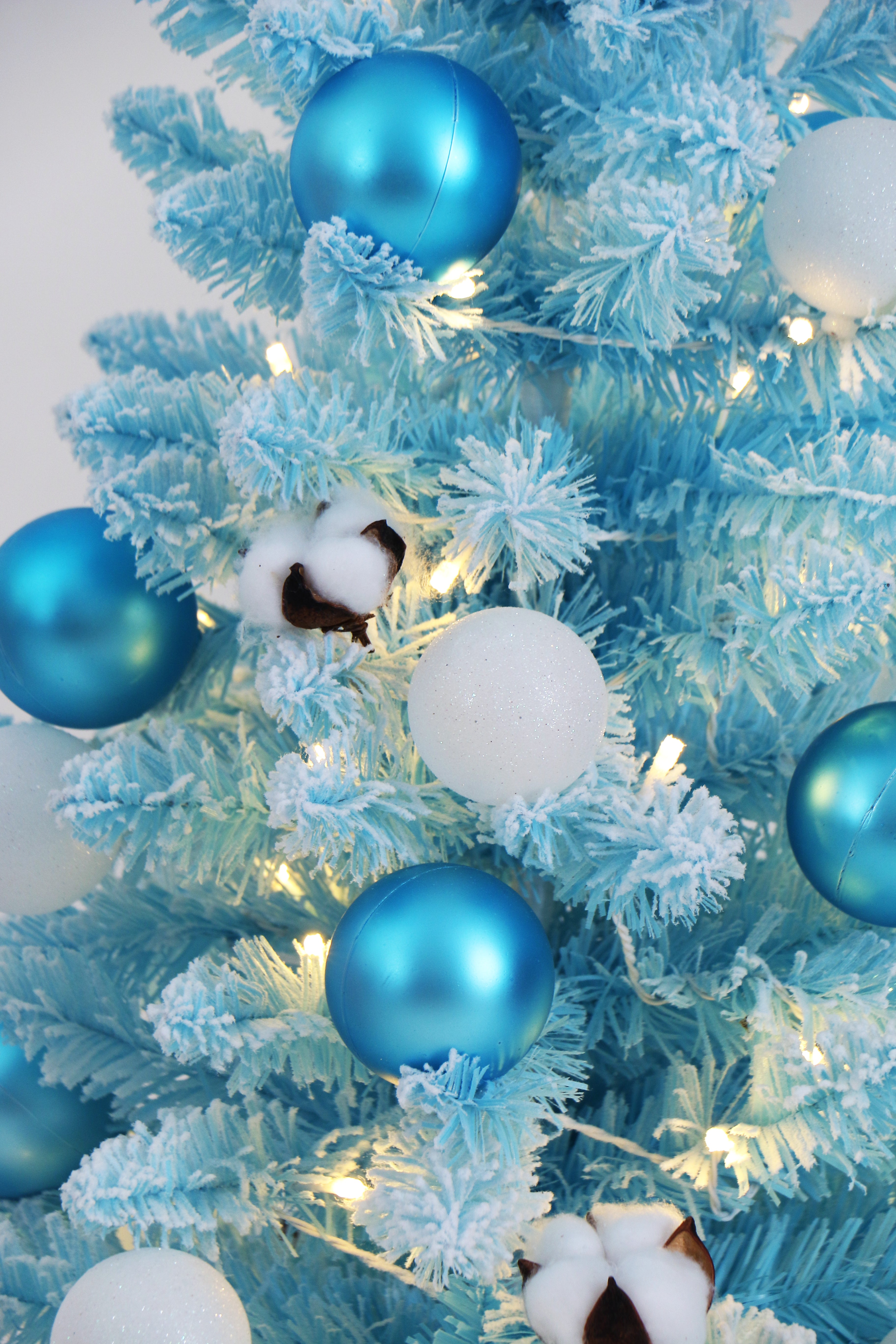 2Ft Little Potted Blue Tabletop Christmas Tree Pre-lit (Blue, 24in)