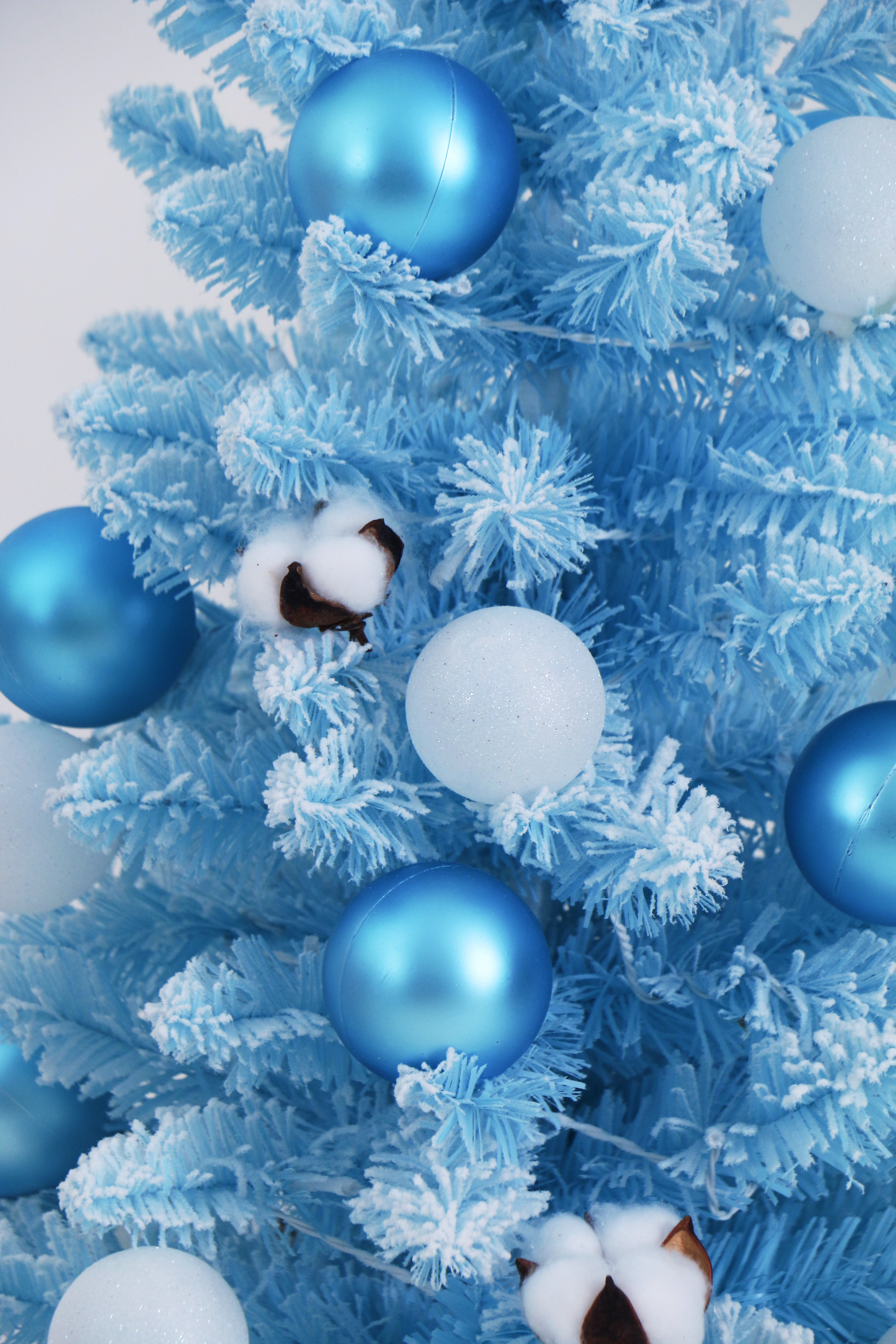 2Ft Little Potted Blue Tabletop Christmas Tree Pre-lit (Blue, 24in)