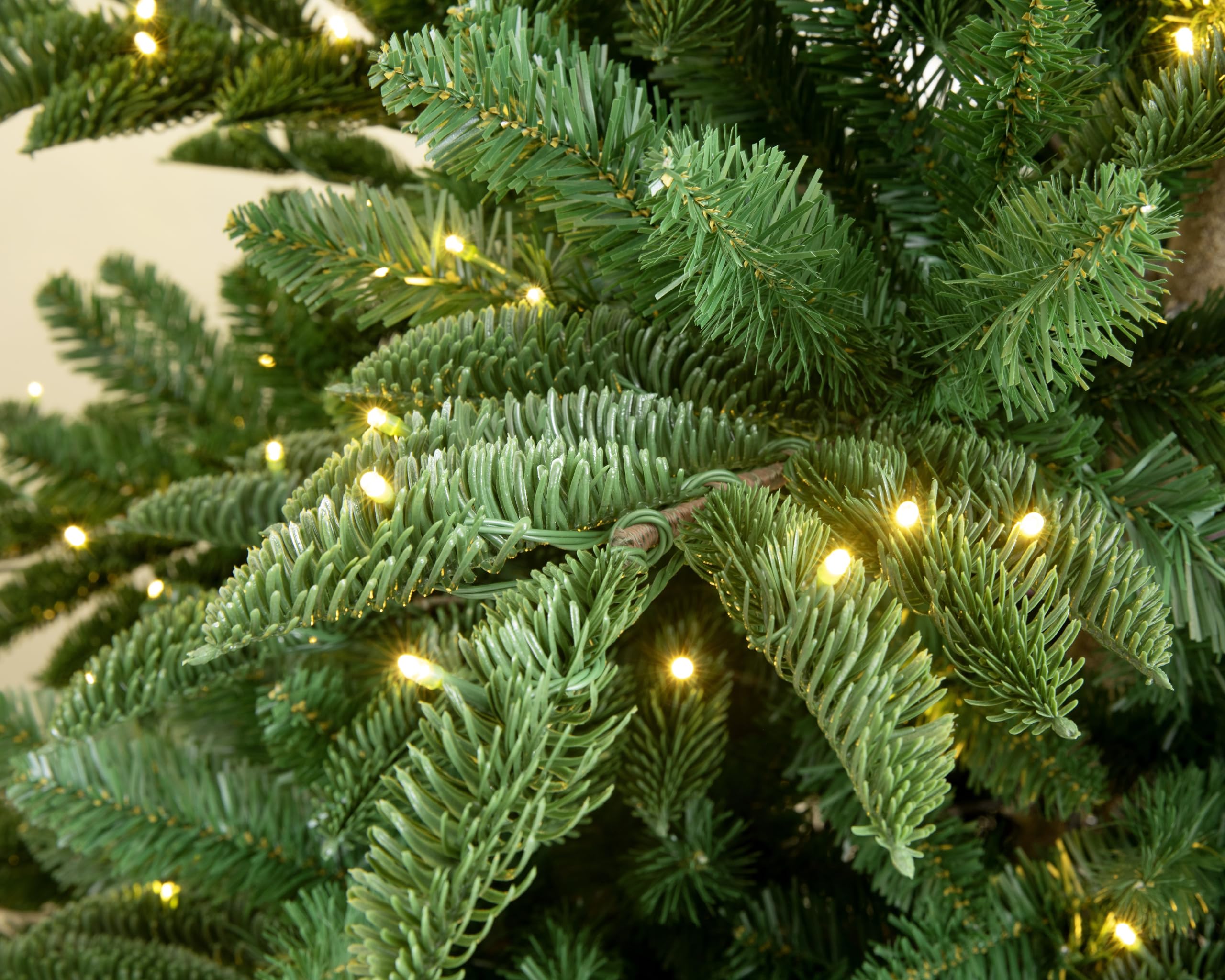 Appalachian Mountain Fraser Fir Artificial Christmas Tree (7ft Prelit)